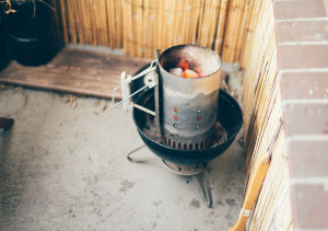 Heizpilz, Feuerschalen und Co: Damit können Terrasse und Balkon auch im Herbst genutzt werden